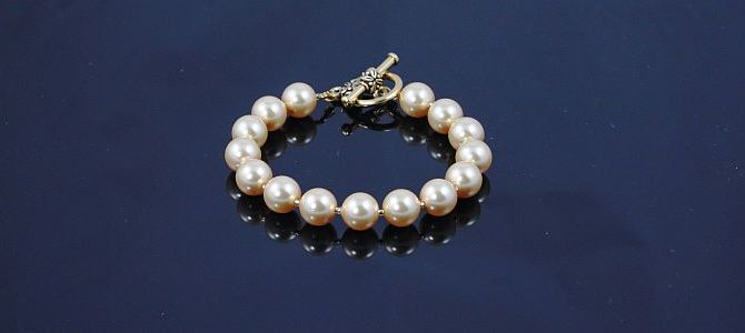 Image of Gold Pearls Bracelet